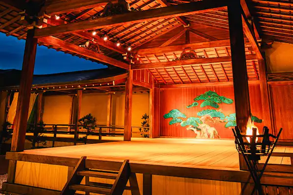 โรงละครโนห์โดโงะ・เวทีการแสดงโนห์ “เซ็นจูเด็น”