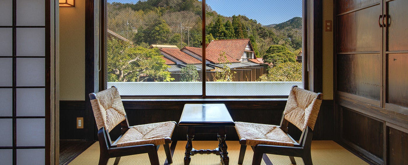 白壁　和とモダンが織りなす里山の古民家