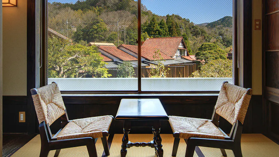 Shirakabe: A Traditional and Modern Fusion in a Satoyama Farmhouse