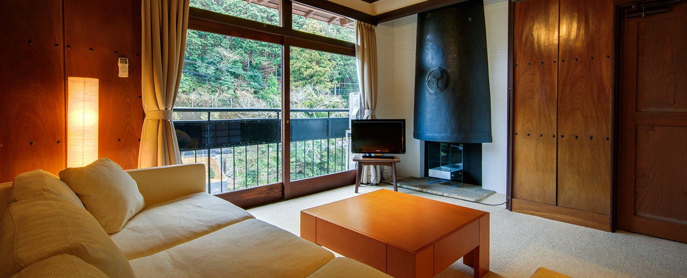 Shirakabe: A Traditional and Modern Fusion in a Satoyama Farmhouse
