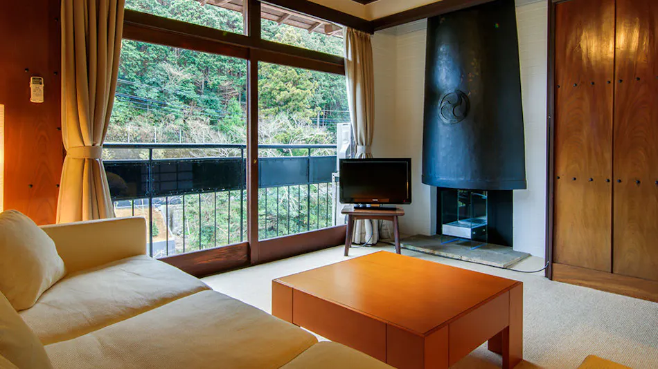 Shirakabe: A Traditional and Modern Fusion in a Satoyama Farmhouse