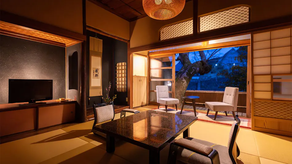 Registered Tangible Cultural Property Ryokan Meisen Kagiyu Okutsuso
