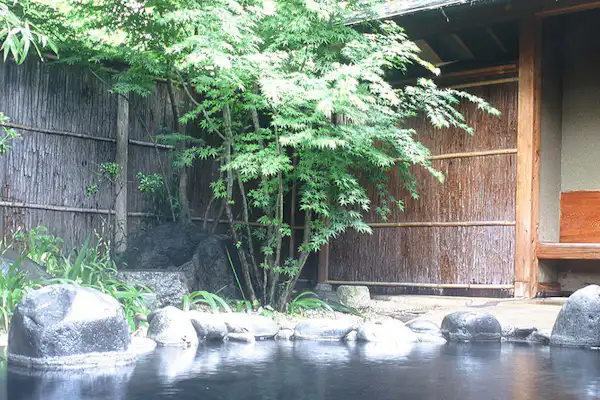 บ่อน้ำพุร้อนกลางแจ้ง