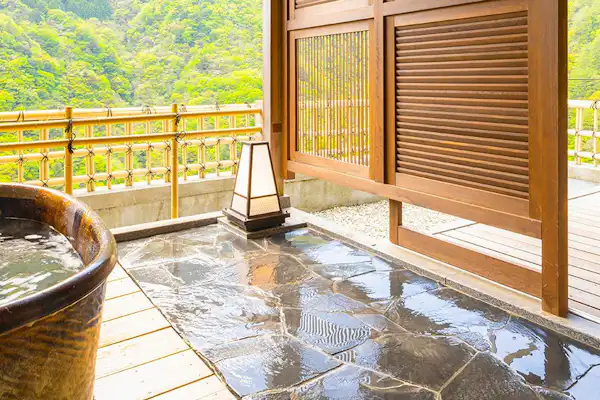 ออนเซ็นกลางแจ้ง