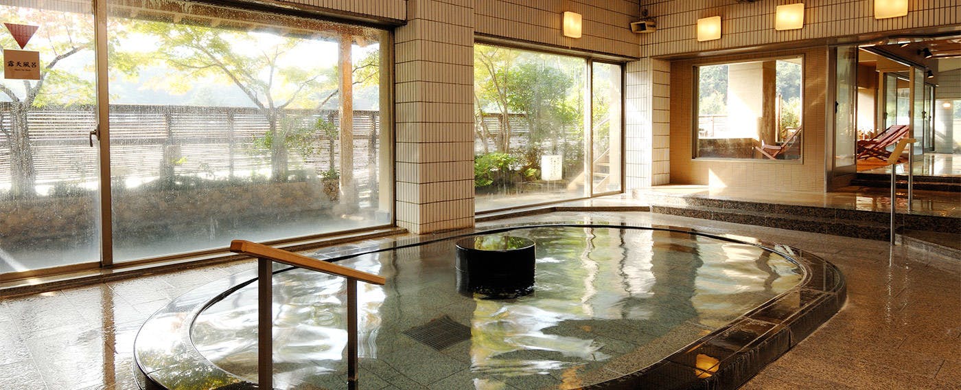 箱根湯本温泉　ホテル河鹿荘