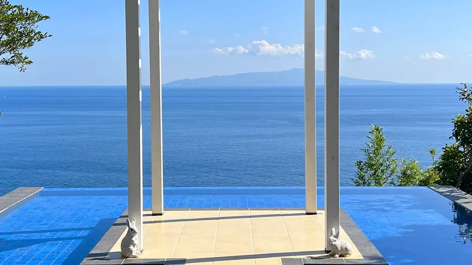 "Tsuki no Usagi: A Secluded Inn with Spectacular Views"