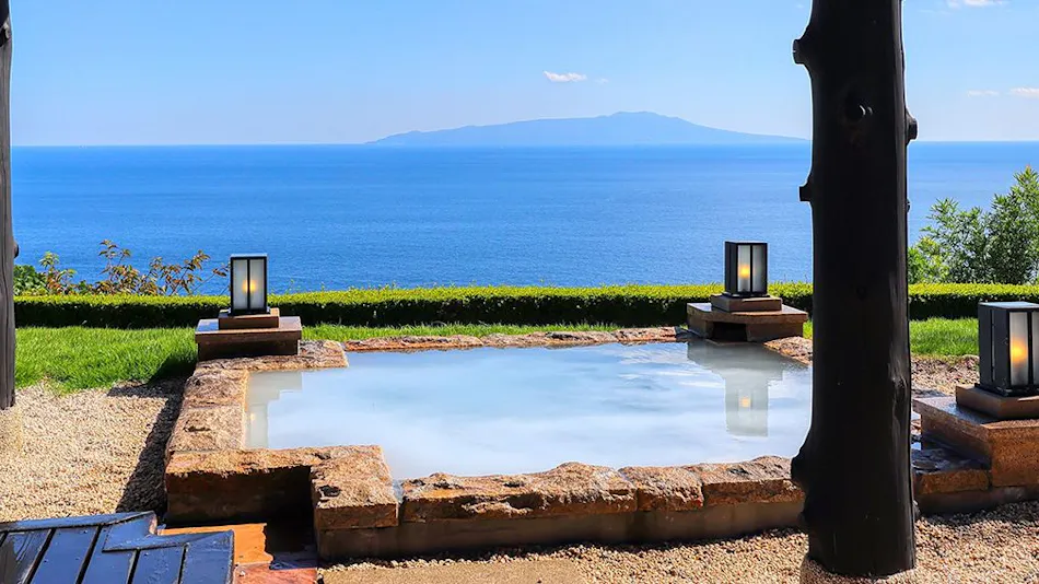 "Tsuki no Usagi: A Secluded Inn with Spectacular Views"