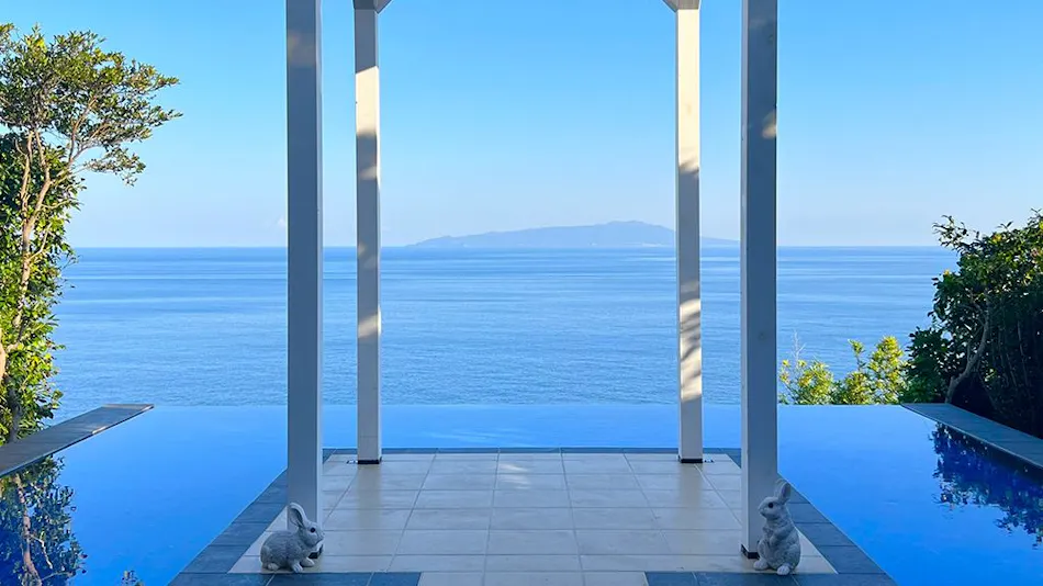 "Tsuki no Usagi: A Secluded Inn with Spectacular Views"