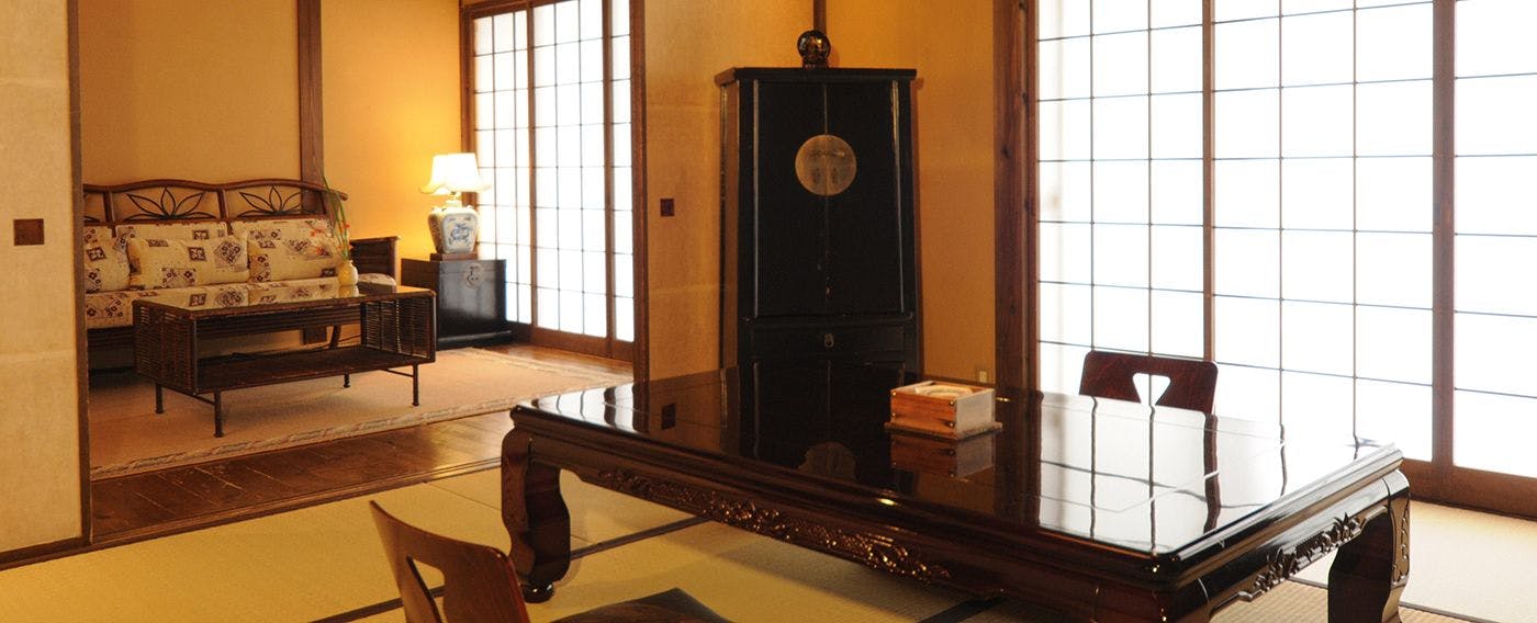 "Tsuki no Usagi: A Secluded Inn with Spectacular Views"