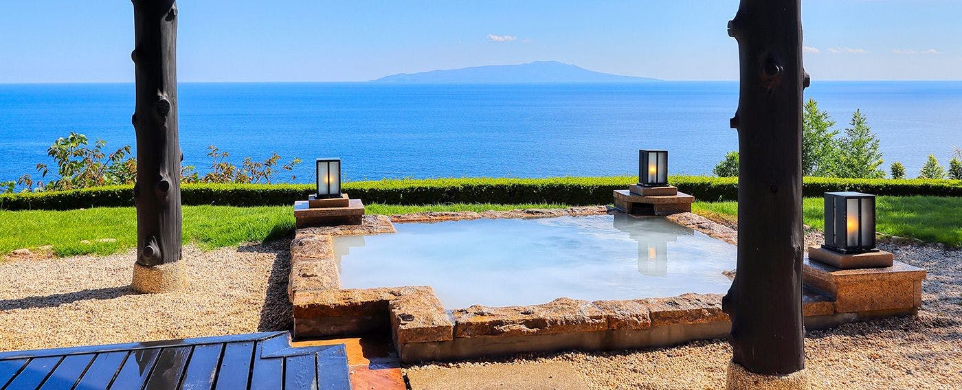 "Tsuki no Usagi: A Secluded Inn with Spectacular Views"