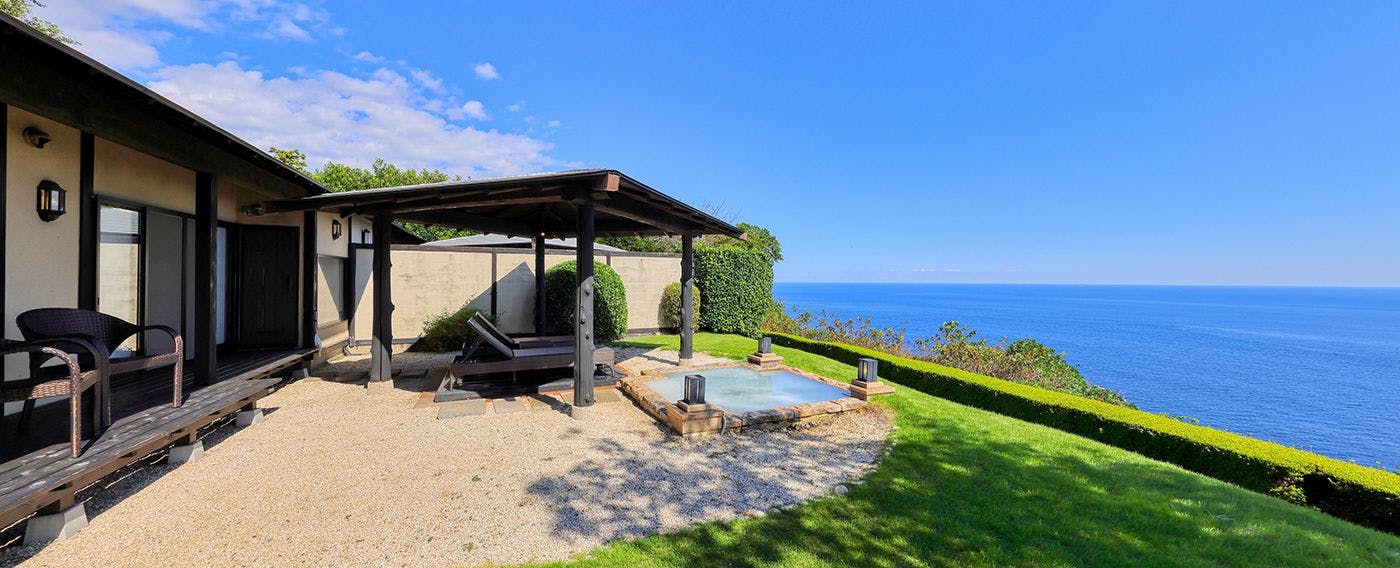 "Tsuki no Usagi: A Secluded Inn with Spectacular Views"