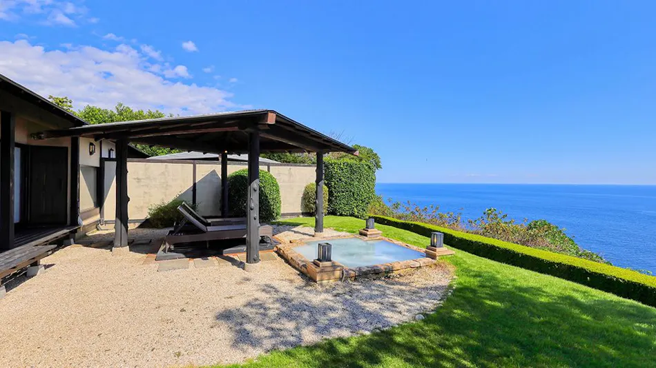 "Tsuki no Usagi: A Secluded Inn with Spectacular Views"