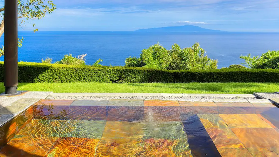 "Tsuki no Usagi: A Secluded Inn with Spectacular Views"