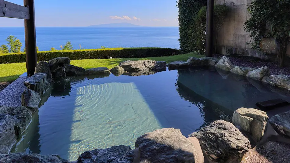 "Tsuki no Usagi: A Secluded Inn with Spectacular Views"