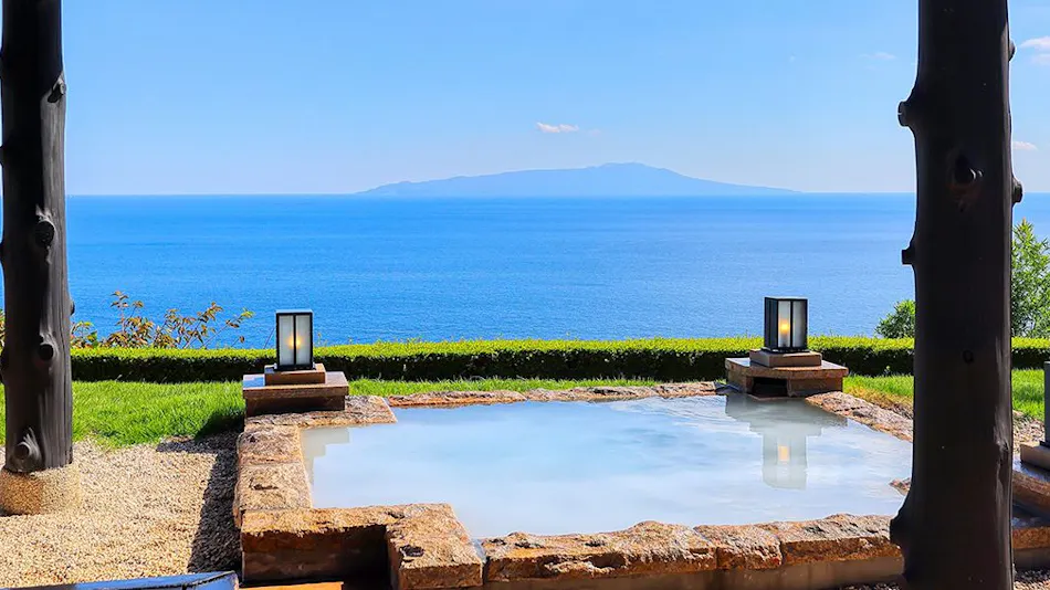 "Tsuki no Usagi: A Secluded Inn with Spectacular Views"