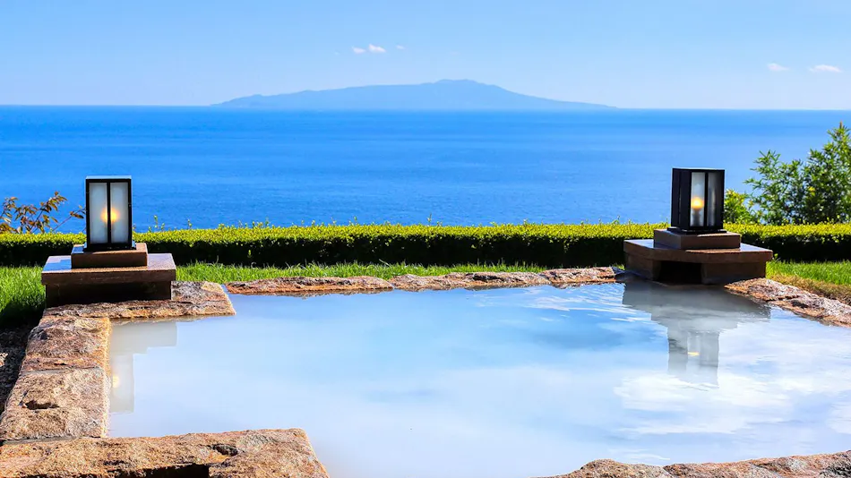 "Tsuki no Usagi: A Secluded Inn with Spectacular Views"