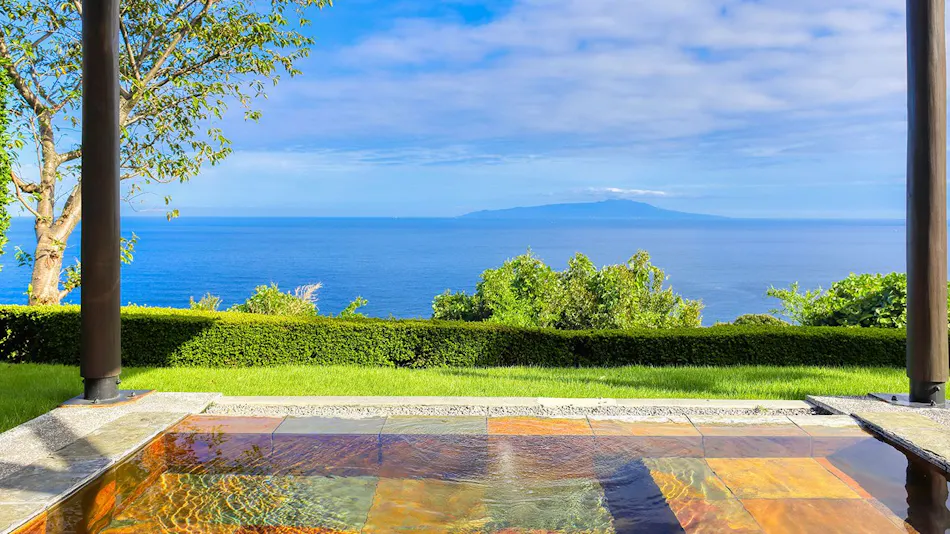"Tsuki no Usagi: A Secluded Inn with Spectacular Views"