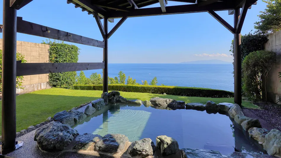 "Tsuki no Usagi: A Secluded Inn with Spectacular Views"
