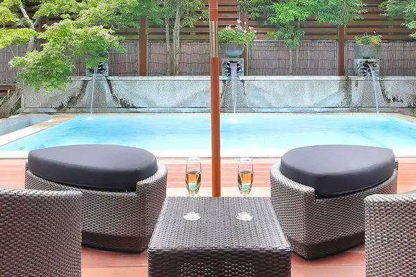 Kolam renang pribadi