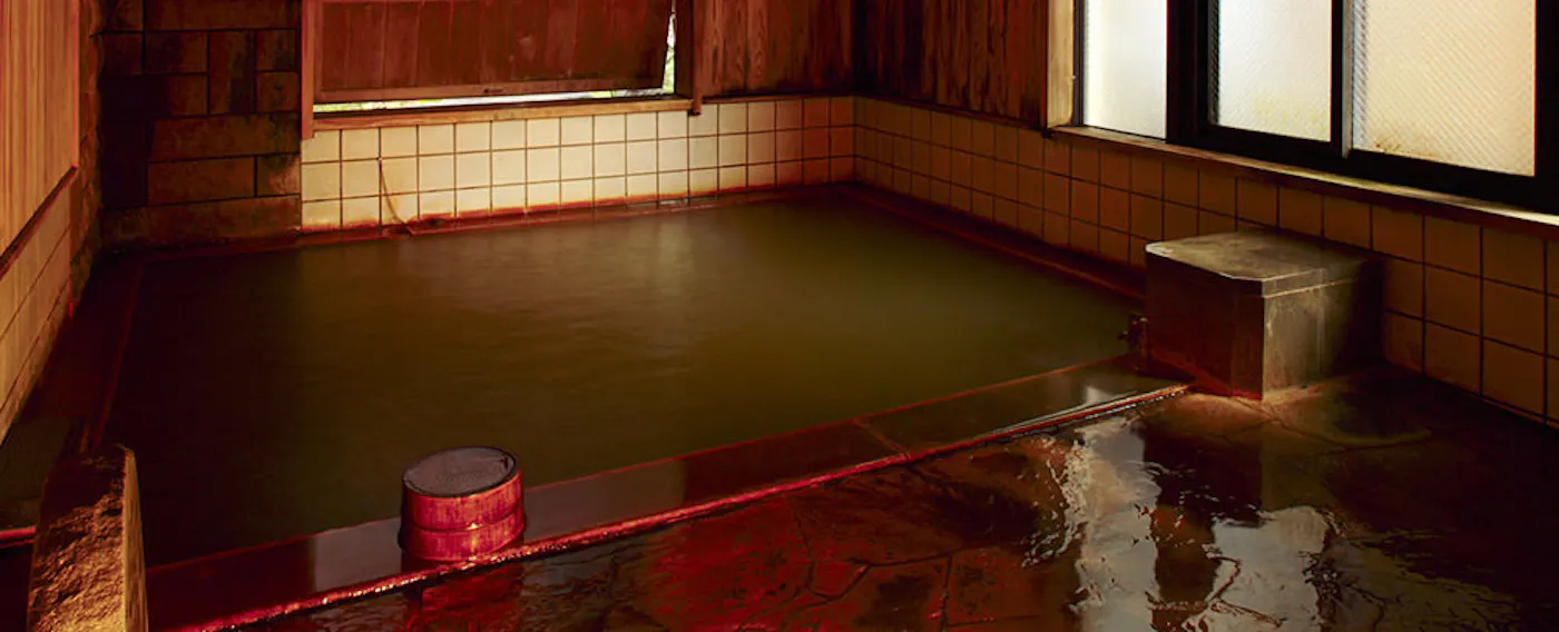 น้ำพุร้อนและอ่างอาบน้ำ