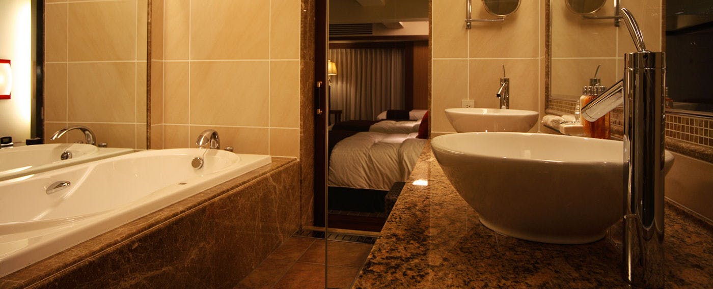 OKINAWA KARIYUSHI RESORT EXES ONNA