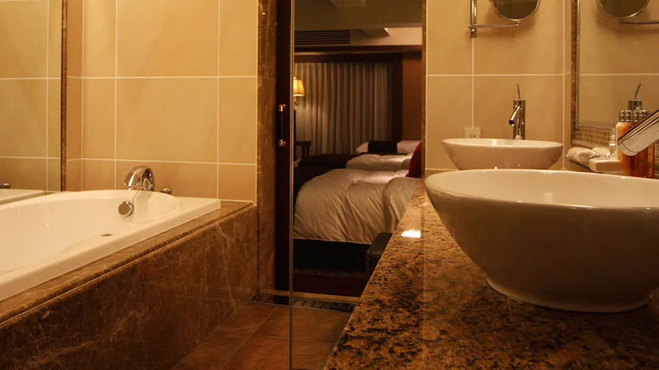 OKINAWA KARIYUSHI RESORT EXES ONNA