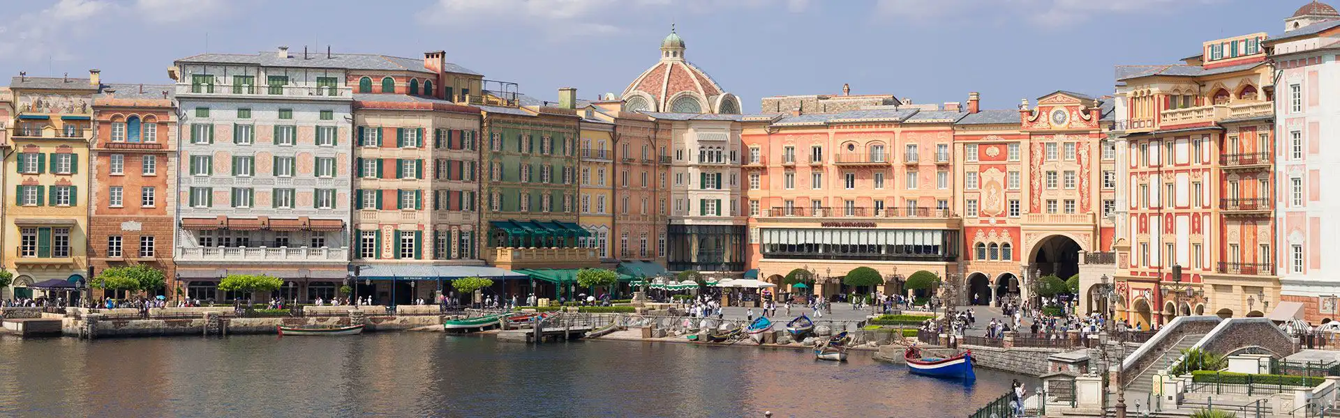 パークからのホテル外観(昼景)