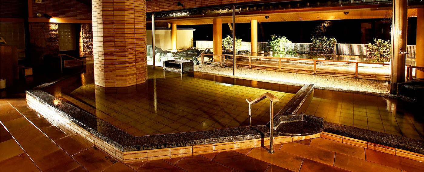 Mata air panas dan mandi