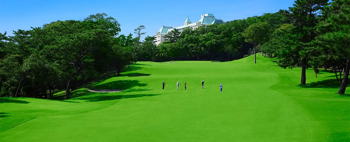 สนามกอล์ฟ 2 คอร์ส รวม 36 หลุม พร้อมที่พักให้คุณเพลิดเพลินกับการเล่นกอล์ฟและการพักผ่อน