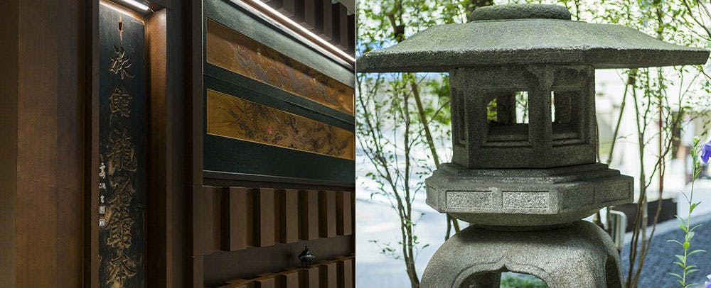 ロビーと石灯籠