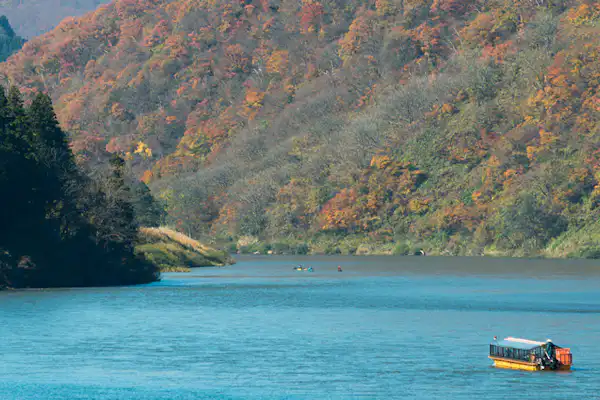 ล่องเรือ