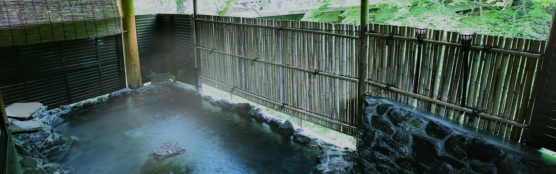 囲炉裏懐石と天然温泉を楽しむ 秘境の隠れ家 やまゆりの宿