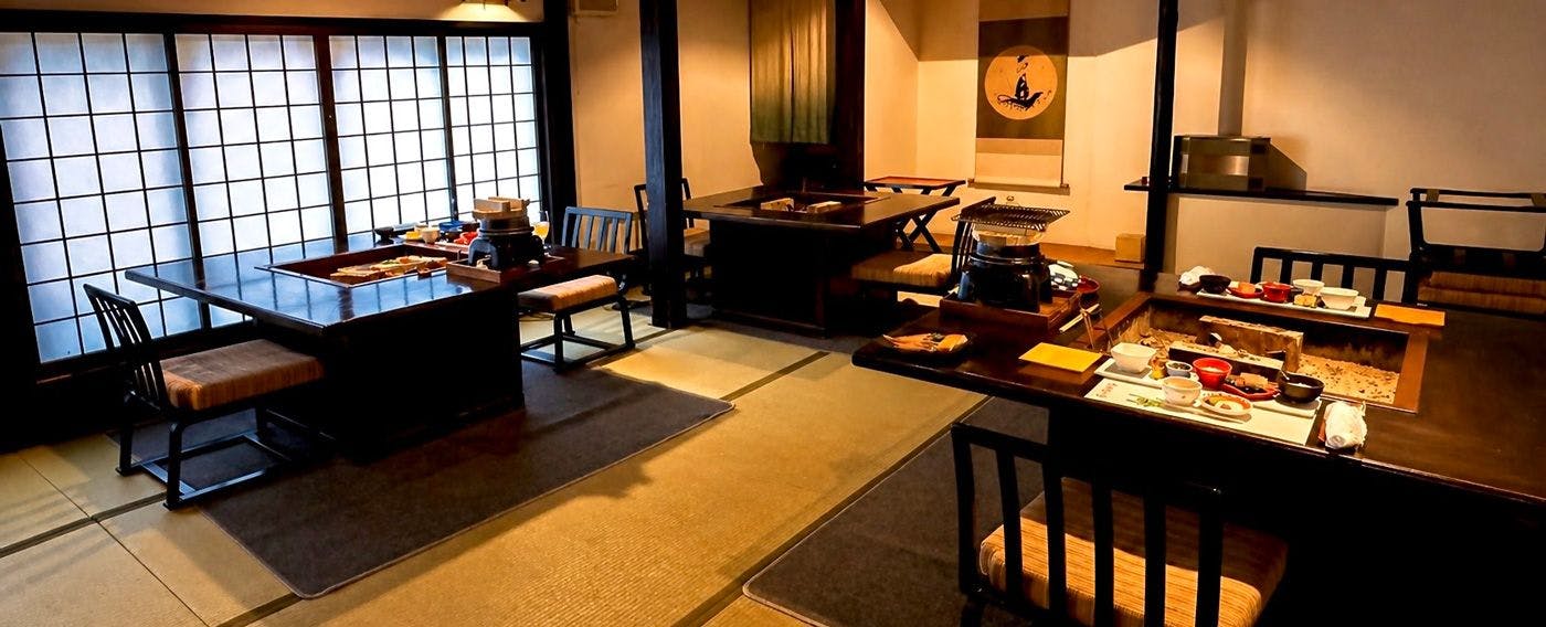 囲炉裏懐石と天然温泉を楽しむ 秘境の隠れ家 やまゆりの宿