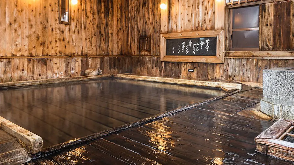 Tsuta Onsen Ryokan - Natural Spring Onsen Bubbling from the Ground -