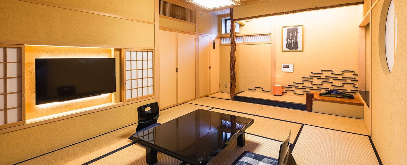 蔦温泉旅館 ‐足元から源泉湧出の自噴温泉‐