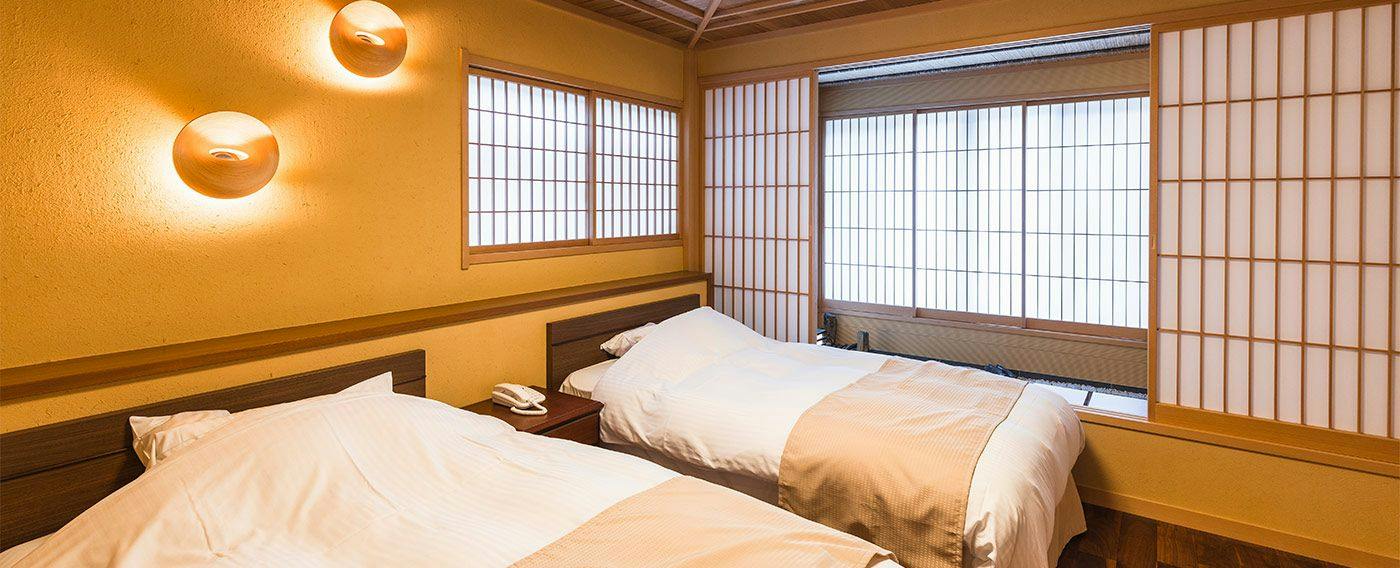 蔦温泉旅館 ‐足元から源泉湧出の自噴温泉‐