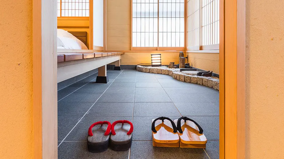 Tsuta Onsen Ryokan - Natural Spring Onsen Bubbling from the Ground -