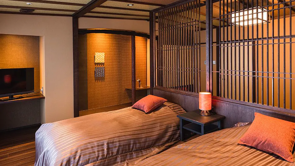 Tsuta Onsen Ryokan - Natural Spring Onsen Bubbling from the Ground -