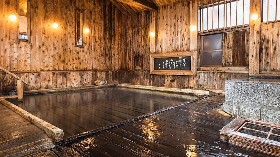 Tsuta Onsen Ryokan - Natural Spring Onsen Bubbling from the Ground -