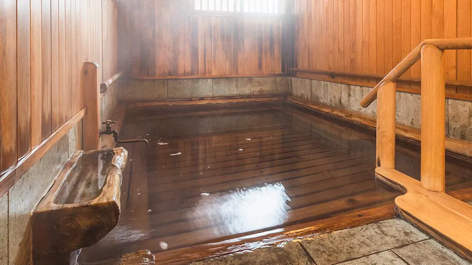 Tsuta Onsen Ryokan - Natural Spring Onsen Bubbling from the Ground -