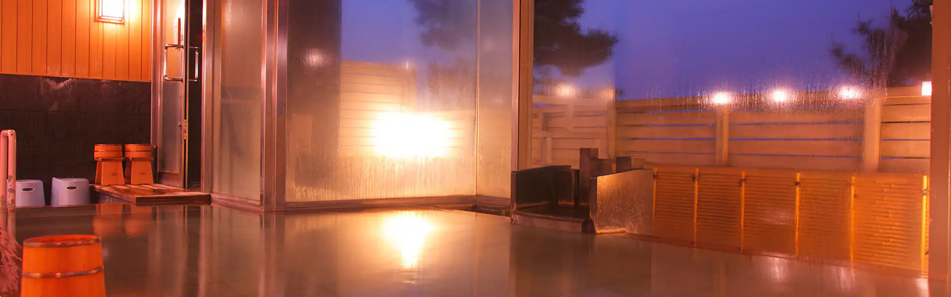 男性大浴場内湯夜