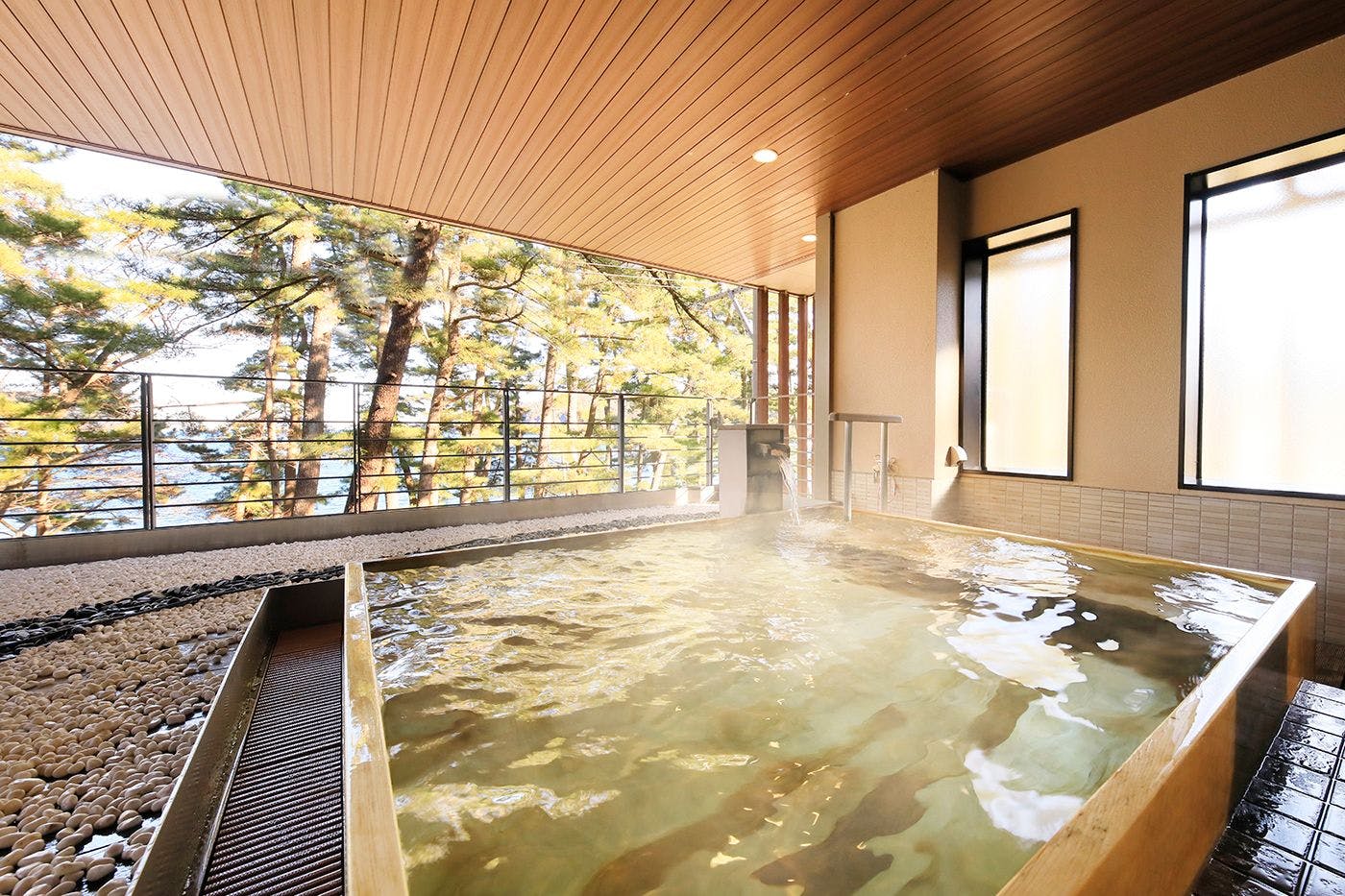 น้ำพุร้อน・อ่างอาบน้ำ