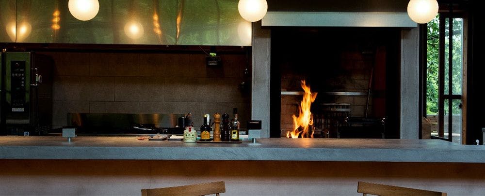 Nikmati bahan bermusim dan hasil tempatan dengan masakan api kayu bakar