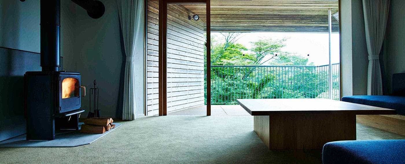 Forest Suite / 109 m² / Suite Room eksklusif hanya 1 kamar per hari dengan pemandangan Owakudani dari teras Kamar.