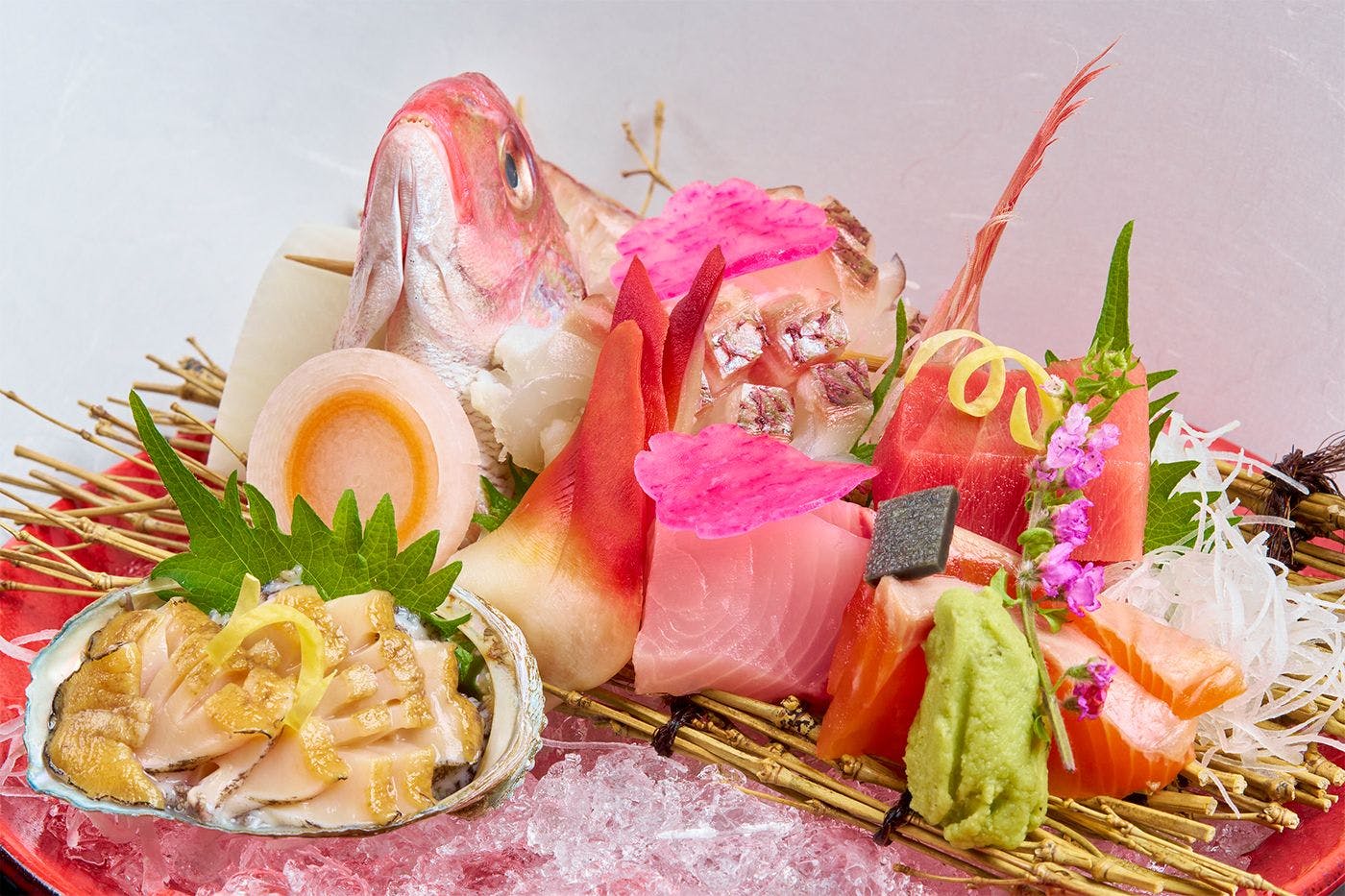 “사시미” 업그레이드도 가능합니다. 엄선한 재료로 구성하며 양도 더 푸짐하게 제공해 드립니다.