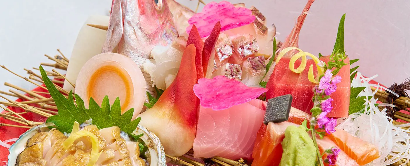 “사시미” 업그레이드도 가능합니다. 엄선한 재료로 구성하며 양도 더 푸짐하게 제공해 드립니다.