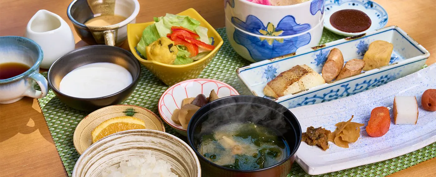 상쾌한 여행의 아침에 어울리는 조식