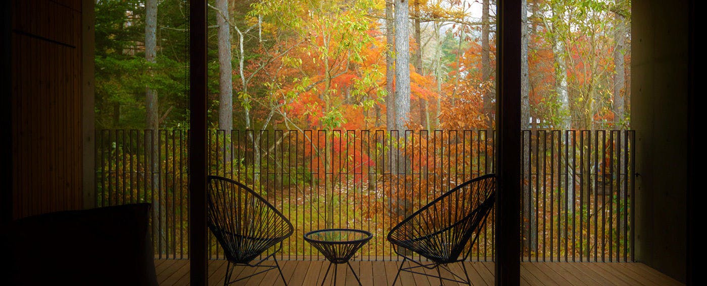 【테라스】테라스 타입의 2층 객실에서는 가루이자와의 바람을 느끼며 여유로운 시간을 보내실 수 있습니다.