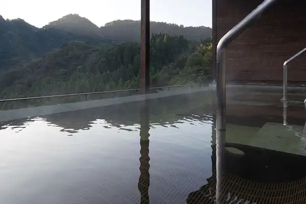 Tempat berendam sambil berbaring