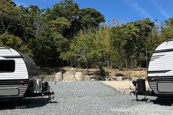 Situs trailer berkemah